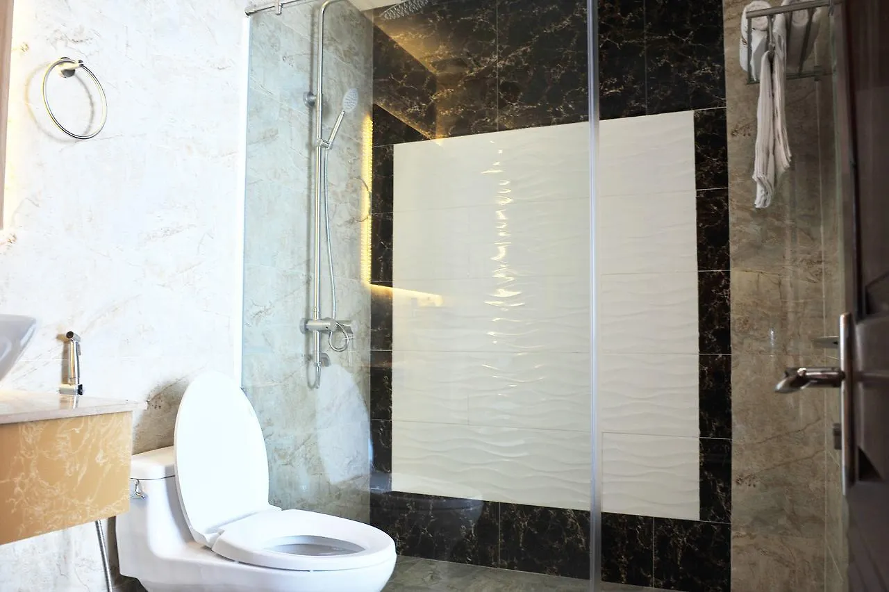 Sen Vang Luxury Hotel ニャチャン 3*,
